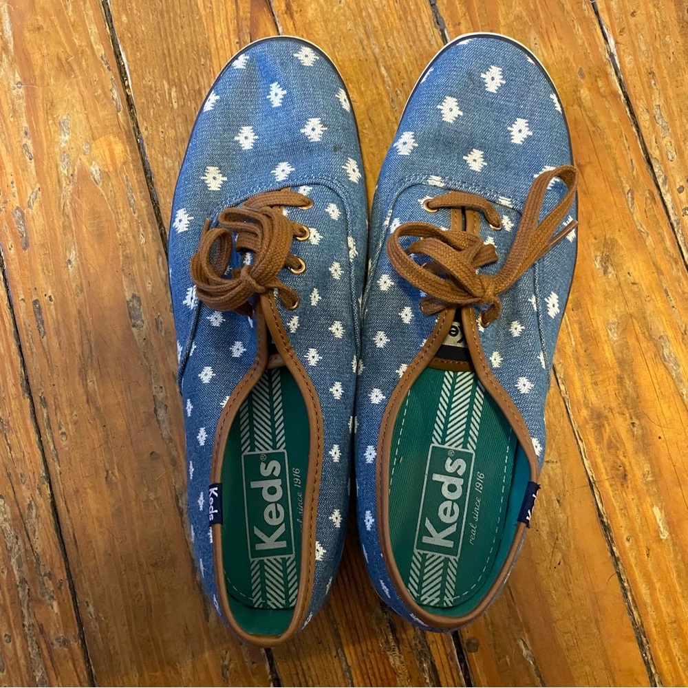 Women’s Lace-up Keds Size 9.5